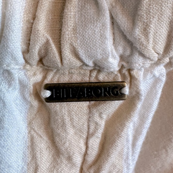 Beautiful billabong wide leg pants. Size medium. - Picture 4 of 6